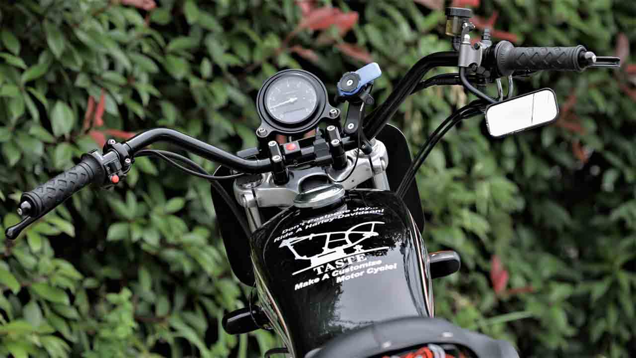 ハーレー スポーツスター トラッカー 外装セット Amazon | TooHR バイク用 リアフェンダーウインカー ブラケット